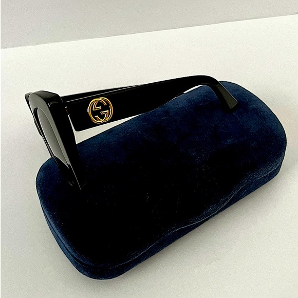 Gucci Black Framed Sunglasses w/ Gray lenses - Picture 8 of 15